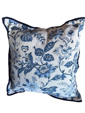 2!!!! THRESHOLD NWT floral square throw pillows -blue